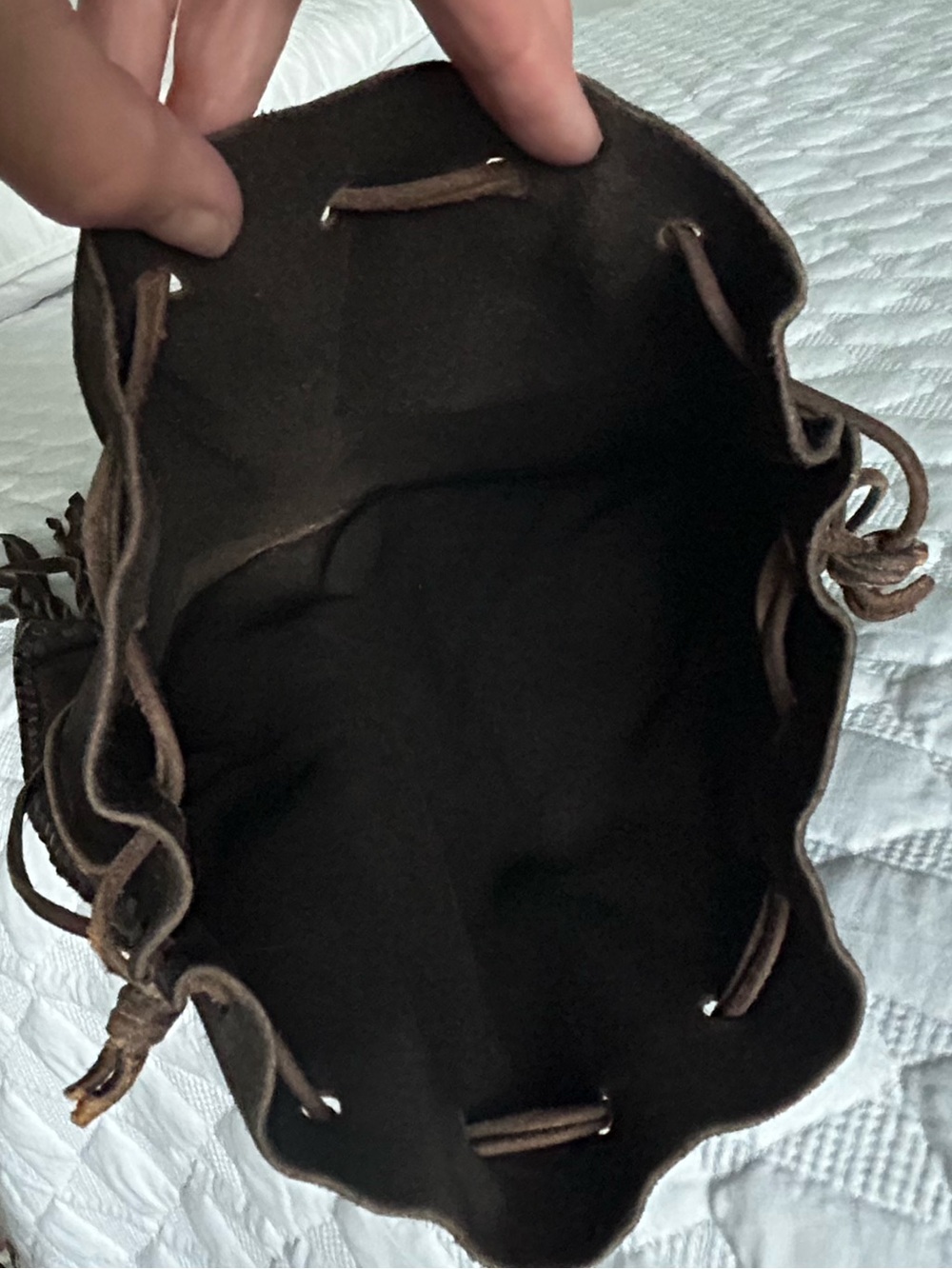 Handmade Brown Suede Drawstring Crossbody Shoulder Bag with Fringe - Vintage! - Picture 11 of 12